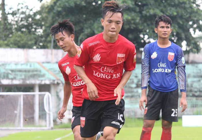 Lê Hoàng Dương ghi bàn đẹp mắt, Long An vẫn trắng tay trước Sanna Khánh Hoà