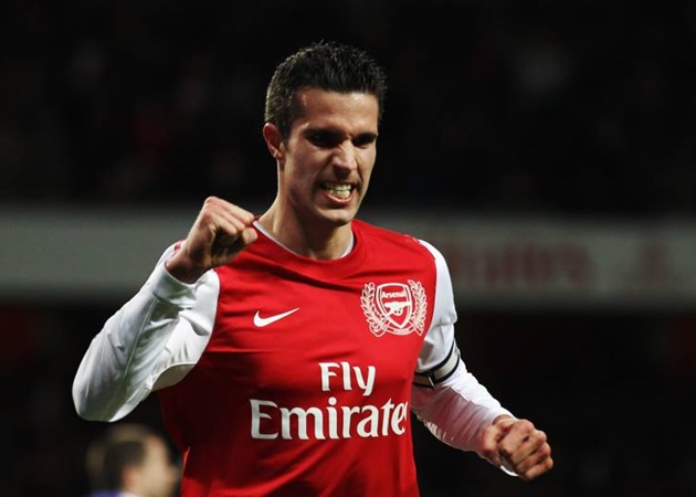 Van Persie dứt áo rời Arsenal, cựu thủ quân phản ứng ra sao?