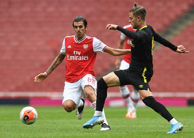 Chuẩn bị 'chiến' Man City, Arsenal thua sốc đại diện Championship