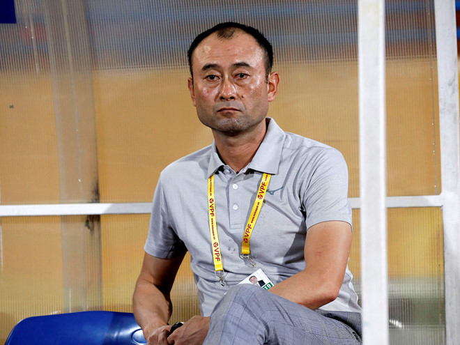 "HAGL nên sa thải HLV Lee Tae-hoon vì... "