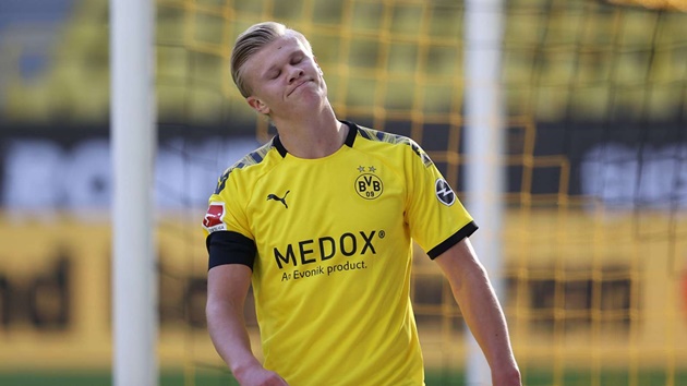 Dortmund bị VAR "vạch mặt", Haaland đăng đàn tố cáo gay gắt