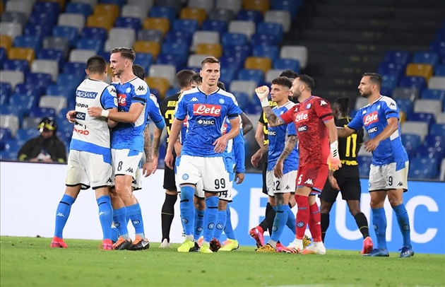 Eriksen "xâu kim" Ospina từ chấm phạt góc; Inter Milan bị loại khỏi Coppa Italia