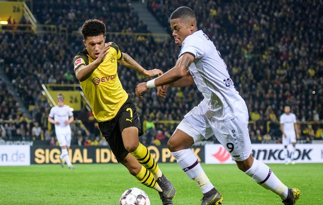 Sợ mất Sancho, Man United nhắm "máy chạy 40 triệu" thay thế