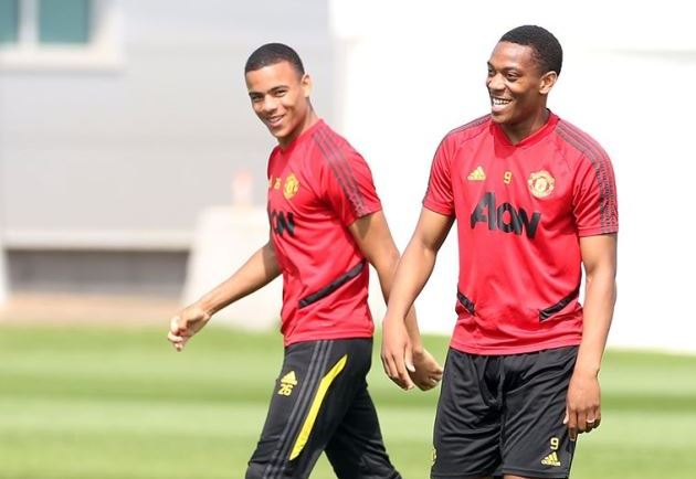 Song sát 'mới' tươi như hoa, Man Utd sẵn sàng cho trận đại chiến