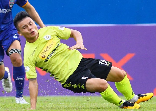 Quang Hải đổ máu, Hà Nội FC giành chiến thắng nhọc trước Bình Dương