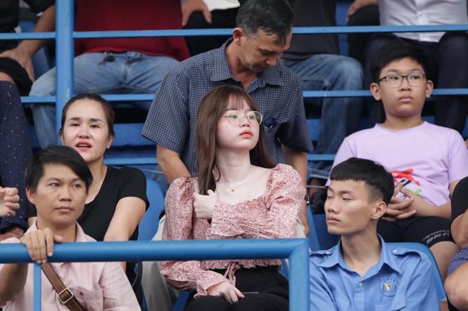 Ảnh bài viết Bạn gái 9X có động thái bất ngờ sau khi Quang Hải bị hacker quấy rối