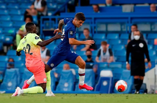 Thua đau, fan Man City điên tiết: "Cậu ta là của nợ lớn nhất lịch sử"