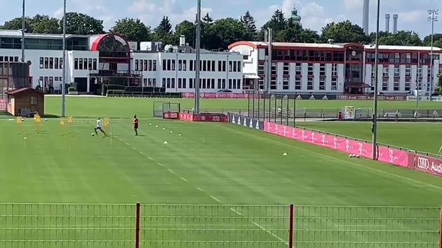 Robben tái hiện hình ảnh "cut inside" kinh điển trên sân tập Bayern