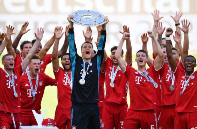 "Cầu vồng" xuất hiện, Bayern thắng hủy diệt trong ngày nâng chiếc đĩa bạc Bundesliga