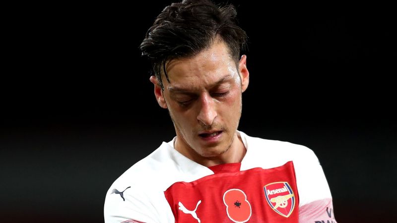 Arsenal xác nhận lý do Mesut Ozil vắng mặt