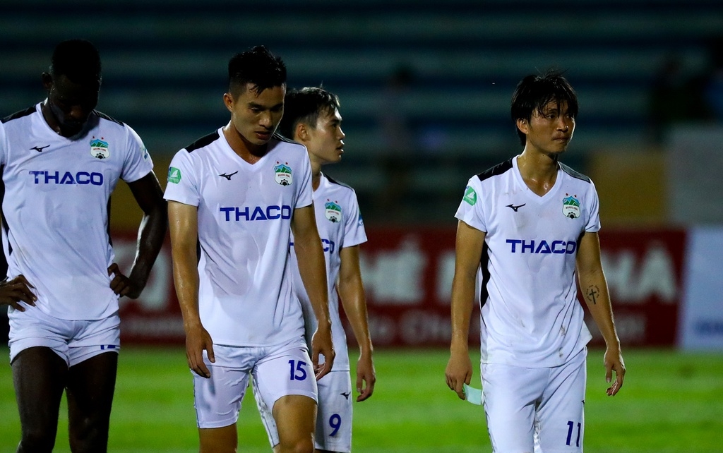 HAGL gặp khó, sao không gọi Công Phượng trở về?