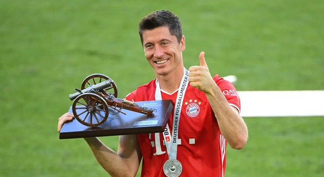 Sếp lớn Bayern: "Cậu ta là tiền đạo xuất sắc nhất thế giới"