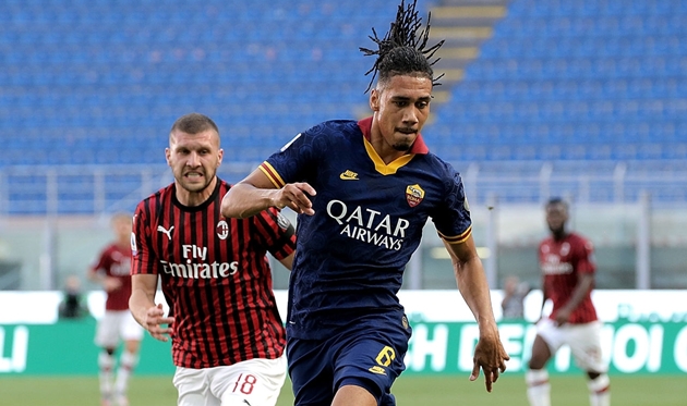 Smalling mắc lỗi nghiêm trọng, Roma thua đau Milan
