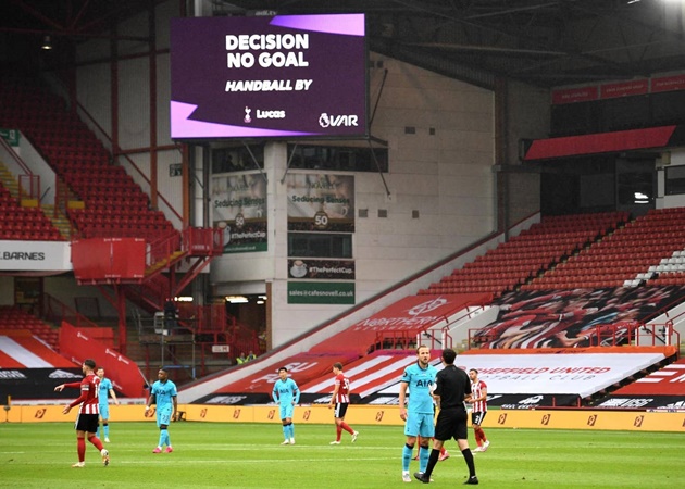 'Ác mộng' VAR hiện về, Tottenham thua thảm trên sân Sheffield