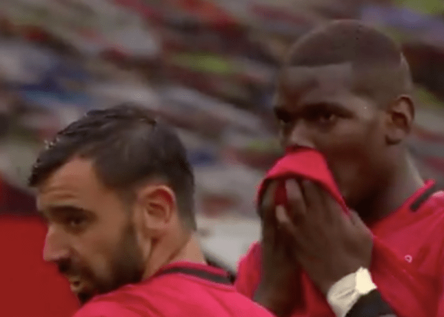 Ảnh bài viết Bruno Fernandes sút phạt, Pogba nhắc 1 lời
