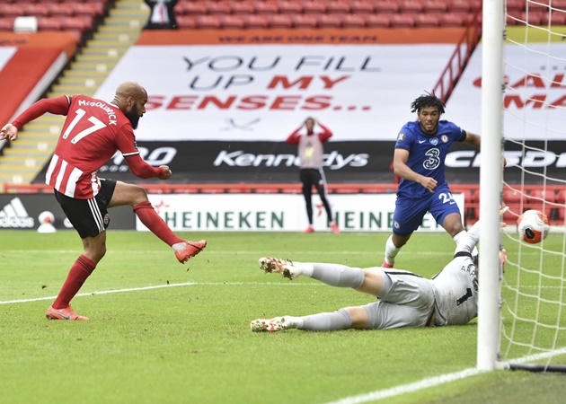 Thua sốc Sheffield United, Chelsea bị Man Utd phả hơi nóng sau gáy