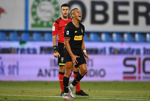 Alexis Sanchez rực sáng, Conte gửi thông điệp đến Man Utd