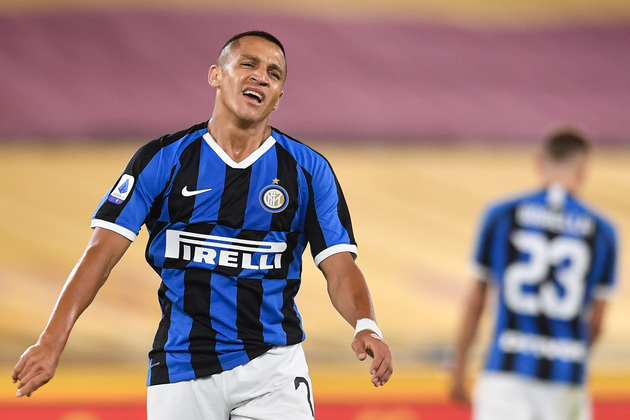Lukaku, Sanchez tịt ngòi, Inter dâng chức vô địch cho Juve