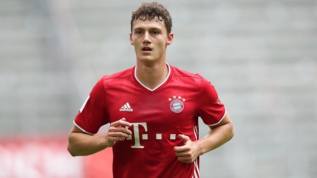 Bayern đón tin sét đánh, mất hậu vệ phải số 1 cho Champions League
