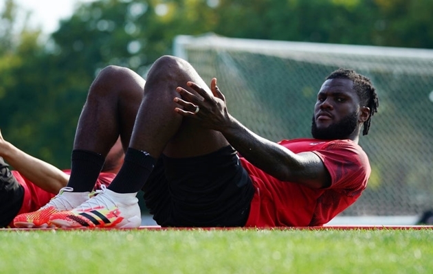 Pha đánh đầu của "Seedorf 2.0" khiến Ibrahimovic phải trầm trồ