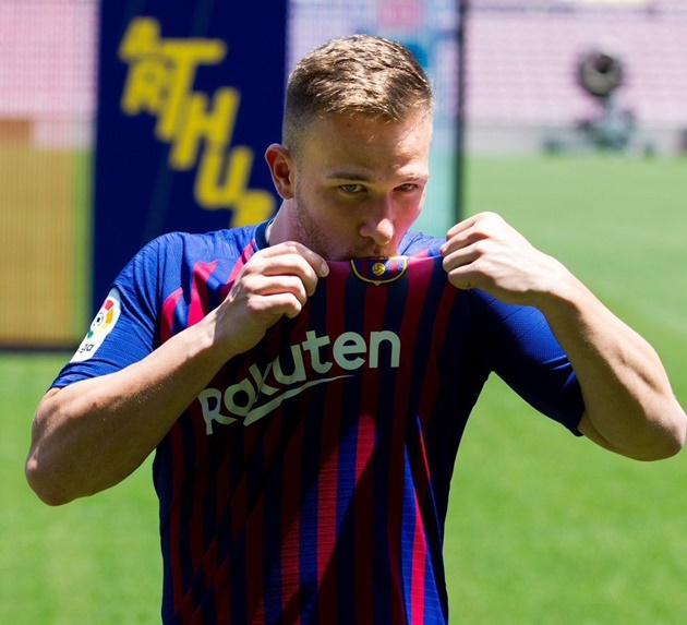 Sự nổi loạn của Arthur Melo là cái giá Barca phải trả