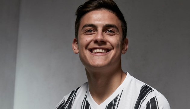 Ronaldo, Dybala rạng ngời trong ngày Juve ra mắt mẫu áo đấu mới