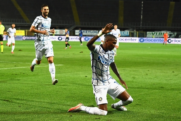 Ashley Young cứa lòng hoàn hảo, Inter giành ngôi á quân Serie A