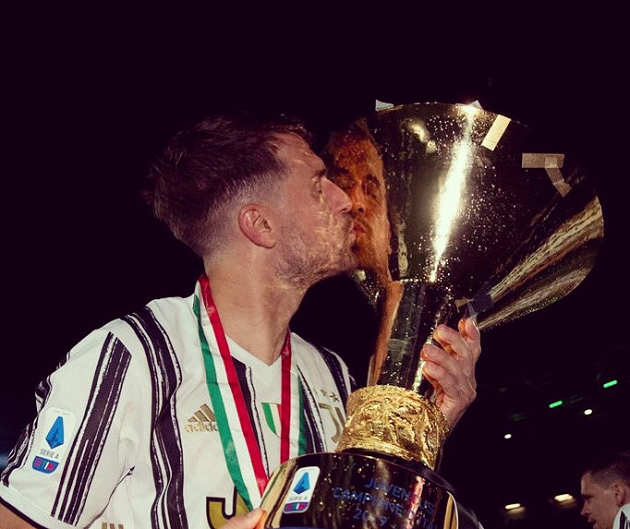 Ảnh bài viết Rời Arsenal sau 11 năm, Ramsey lần đầu được nâng danh hiệu lớn