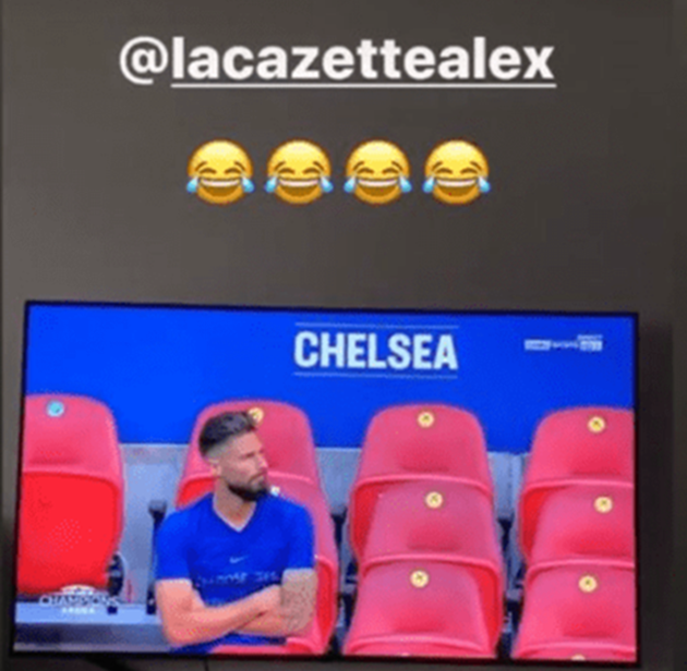 "Trả thù" sâu cay, Lacazette tung đòn độc với Giroud trên Instagram
