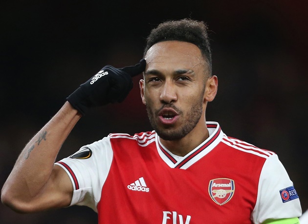 Lacazette nói với tân binh 1 câu, Aubameyang bảo hãy bình tĩnh lại