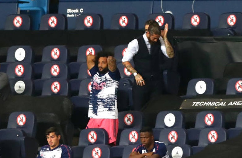 Ảnh bài viết Nhìn Varane "tấu hài", Ramos phản ứng ra sao?