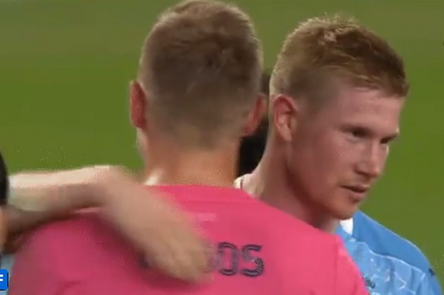 Ảnh bài viết Thua cuộc, Kroos làm 1 điều với De Bruyne sau trận