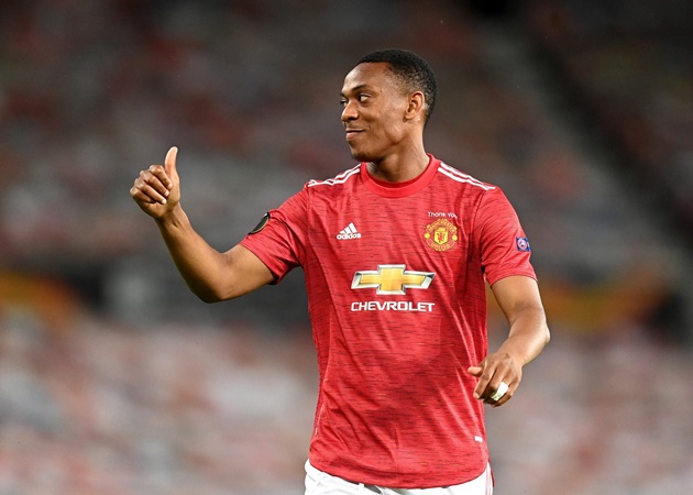 Martial thăng hoa, huyền thoại Man Utd tranh thủ 'đá xéo' Mourinho