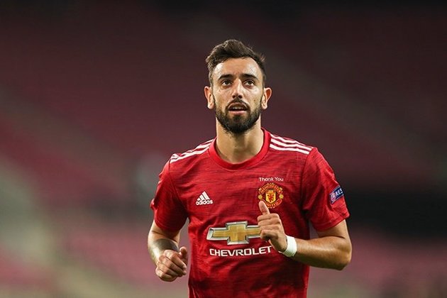 Thắng nhọc, Martial nói 1 lời với Bruno Fernandes