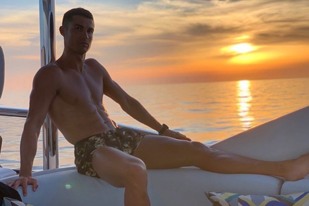 Mùa hè đến, Ronaldo, Ibrahimovic và dàn sao Serie A rủ nhau đi biển