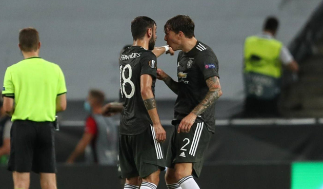 Bruno - Lindelof và những vụ "gà nhà đá nhau" trong làng túc cầu