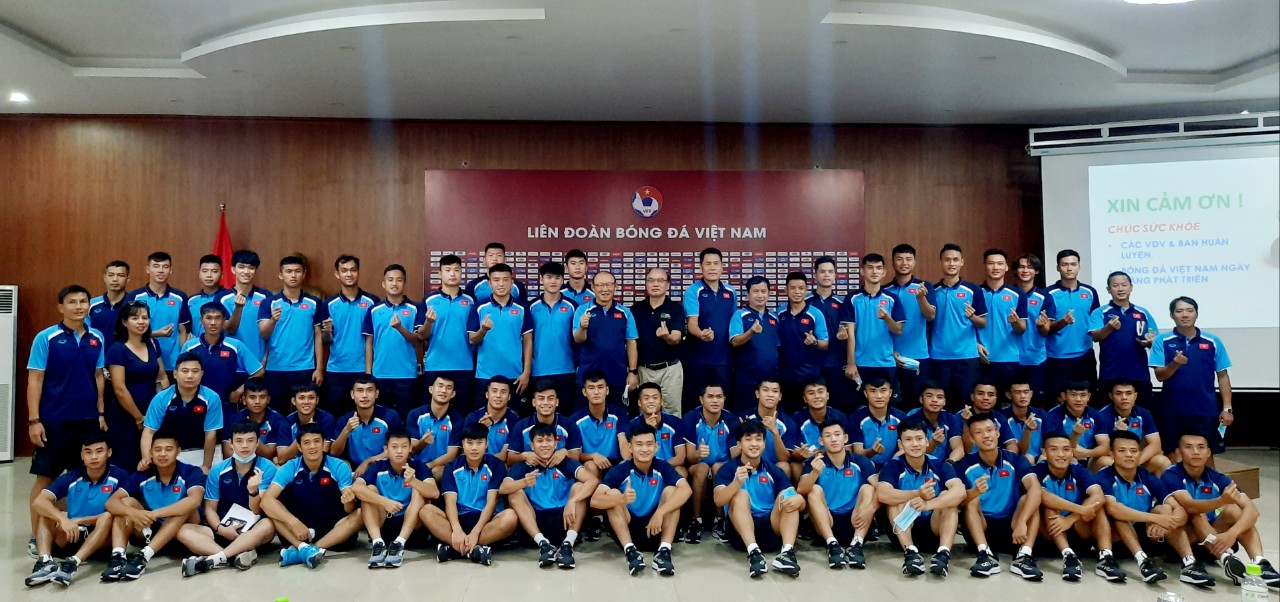U22 Việt Nam dự hội thảo, cập nhật thêm kiến thức dinh dưỡng