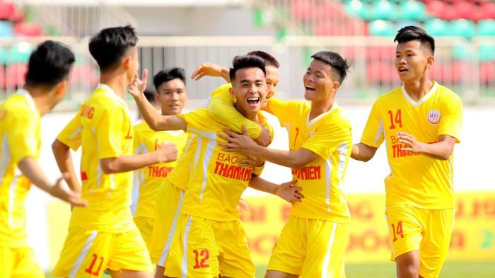 HLV Troussier "ngó lơ" quân SLNA và Thanh Hóa ở đợt tập trung U19 Việt Nam