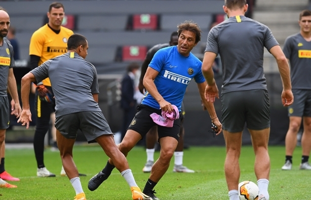 Sanchez trở lại, Conte "vui như hội" trước trận chung kết Europa League