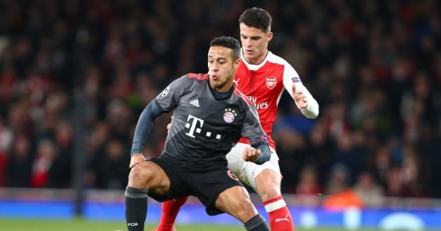 So sánh Thiago Alcantara với hàng tiền vệ Arsenal mùa 2019/20