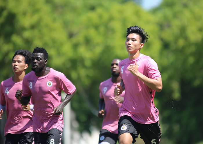 CLB Hà Nội đội nắng tập thể lực sẵn sàng bảo vệ ngai vàng V-League