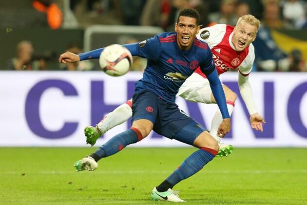 Những hình ảnh đẹp nhất của Van de Beek khi đối đầu M.U ở chung kết Europa League 2017
