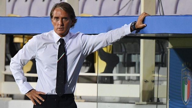 Roberto Mancini: Tôi quên đeo kính nên Chiellini bị gạch tên!