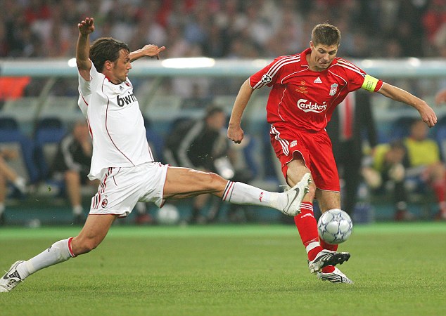 Maldini, Gerrard và những thủ quân vĩ đại trưởng thành từ lò đào tạo CLB