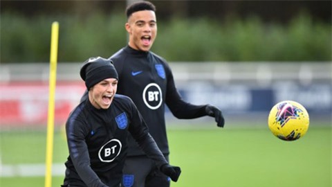 Dắt gái gọi vào khách sạn, Greenwood và Foden sắp "tiêu đời"
