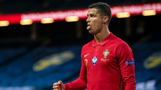 Fernandes tiết lộ cách tập điên cuồng giúp Ronaldo lập siêu phẩm