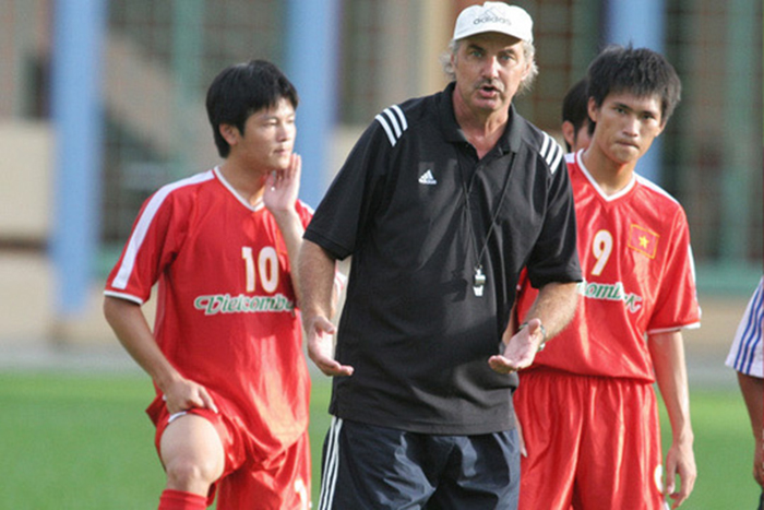 HLV Alfred Riedl: Vua về nhì và quả thận nhân tạo từ Việt Nam