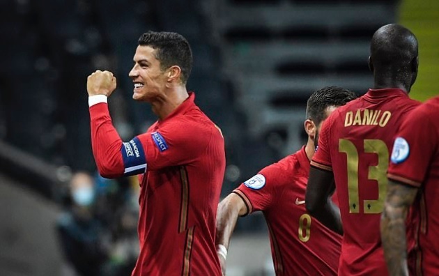 Không phải 100 bàn, đây mới là "pha lập công" quan trọng nhất của Ronaldo?