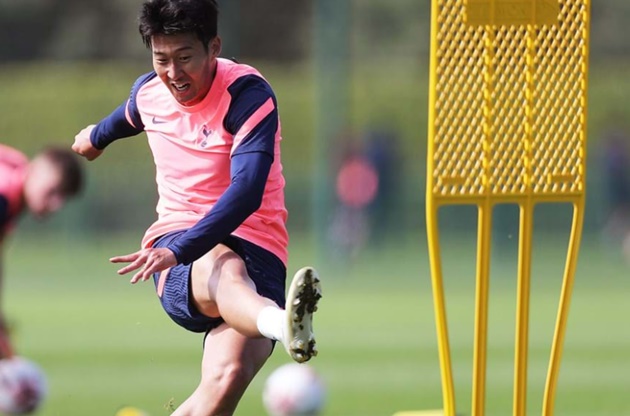 Học trò mới làm các đồng đội Tottenham phải ngoái nhìn, Mourinho vẫn đăm chiêu