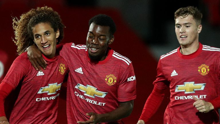 "Mbappe 2.0" bùng nổ, Man Utd hủy diệt đối thủ 6-0 ở EFL Trophy